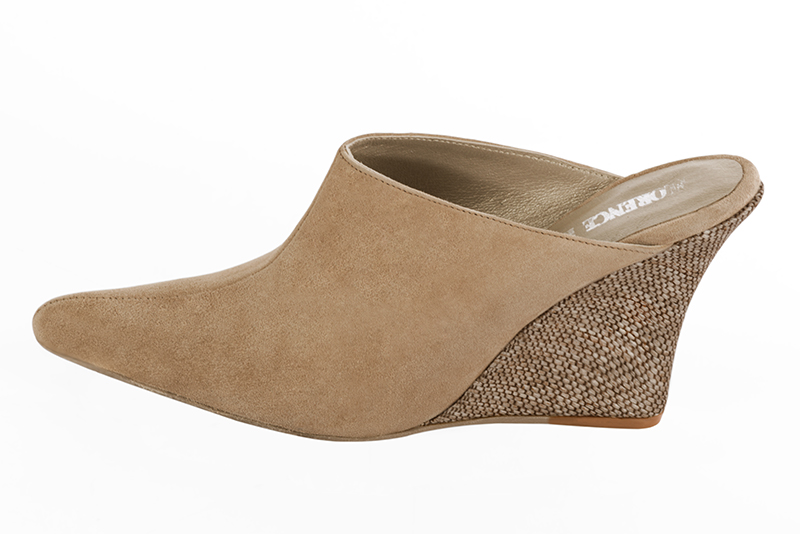 Tan beige women's clog mules. Tapered toe. High wedge heels. Profile view - Florence KOOIJMAN